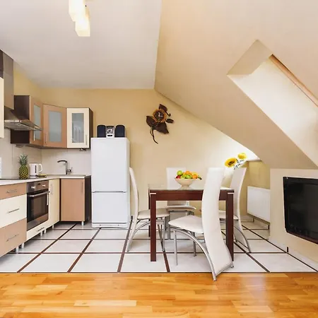 Brzozowa Center By Renters Apartment
